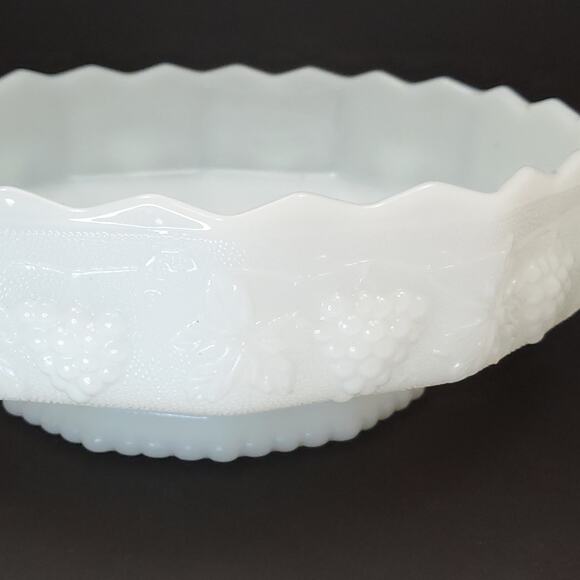 Vtg Anchor Hocking Fire King Milk Glass Centerpiece Grape Fruit Dish 10" - Picture 6 of 12